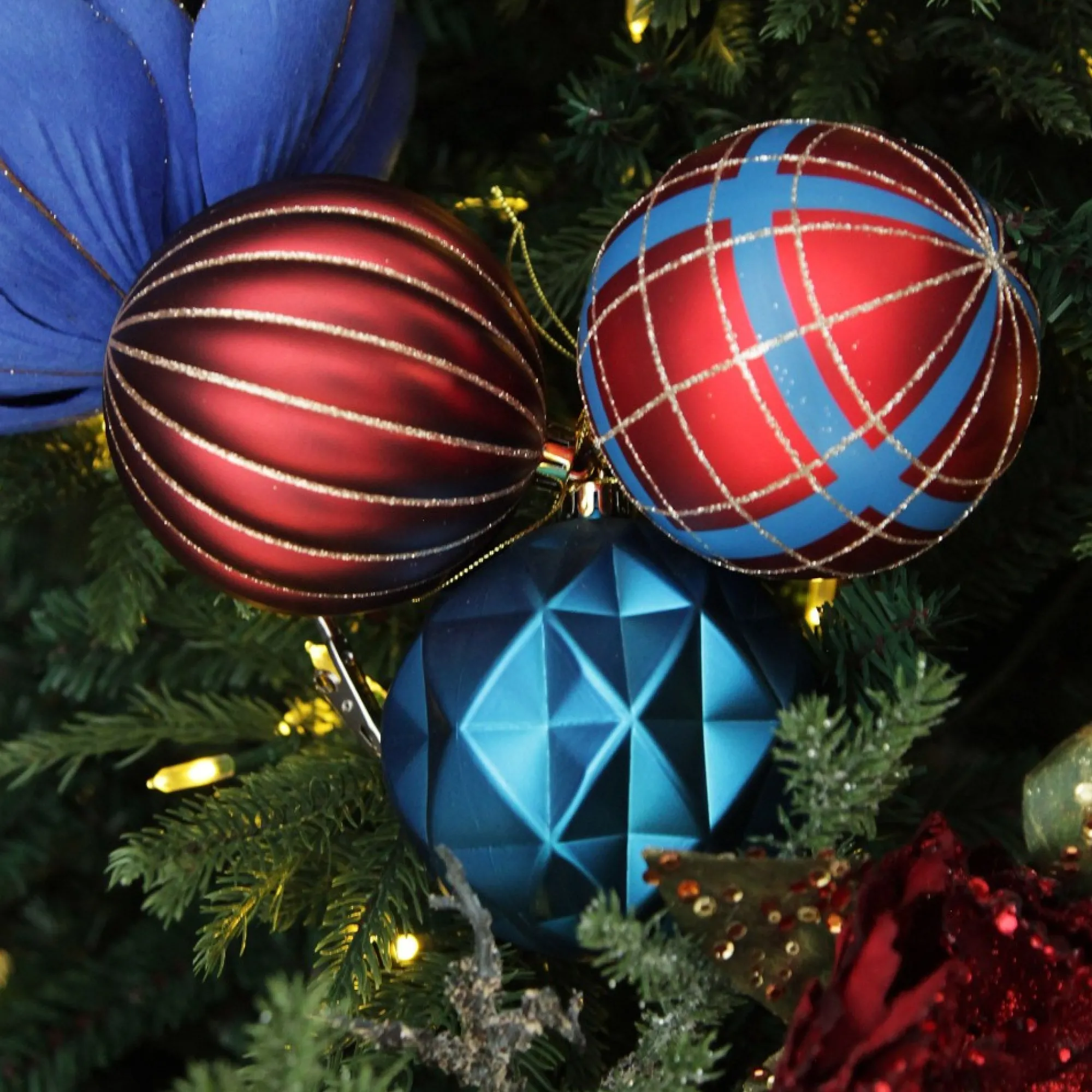 Assorted Decorative Red and Blue Shatterproof Christmas Baubles - Set of 4 New