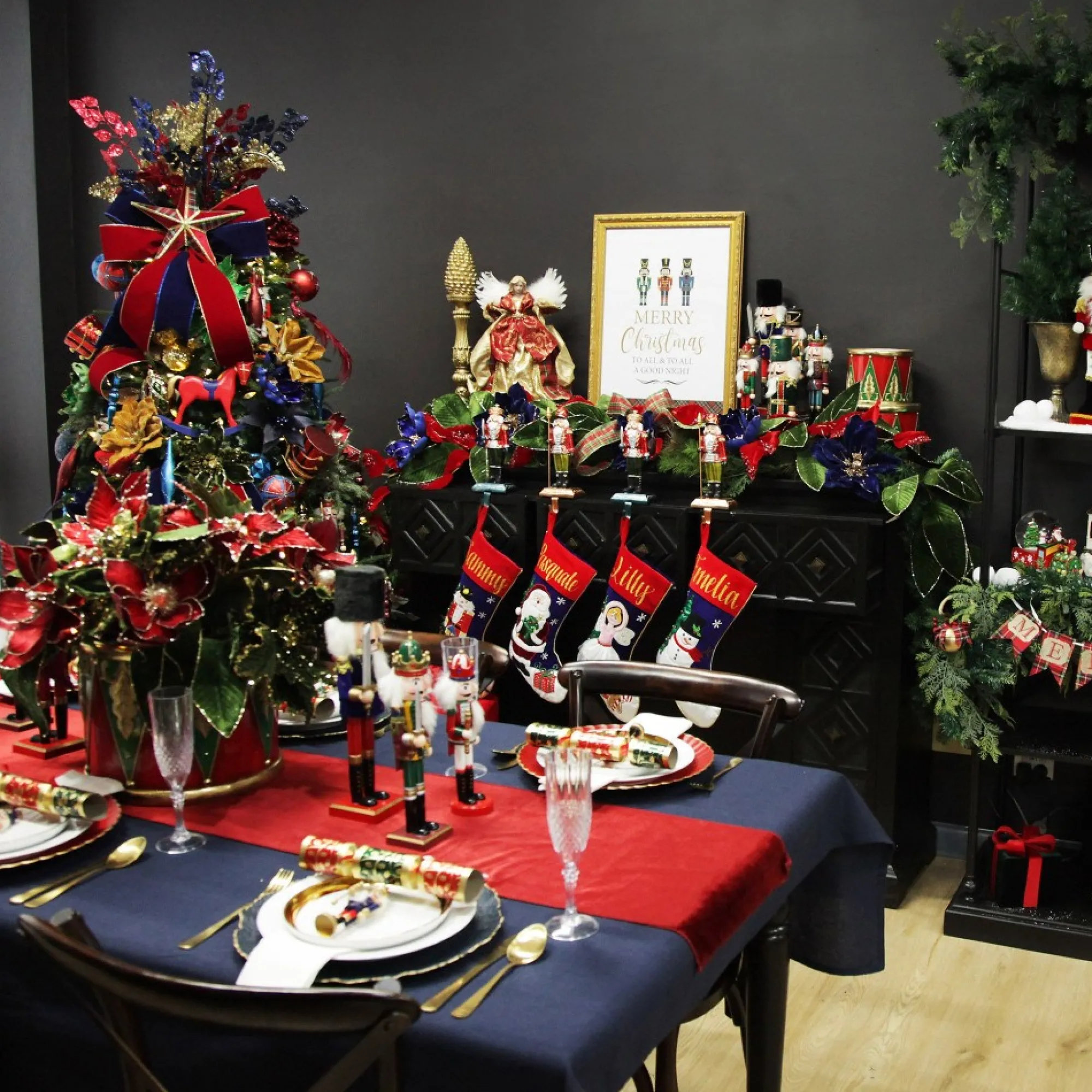 Assorted Decorative Red and Blue Shatterproof Christmas Baubles - Set of 4 New