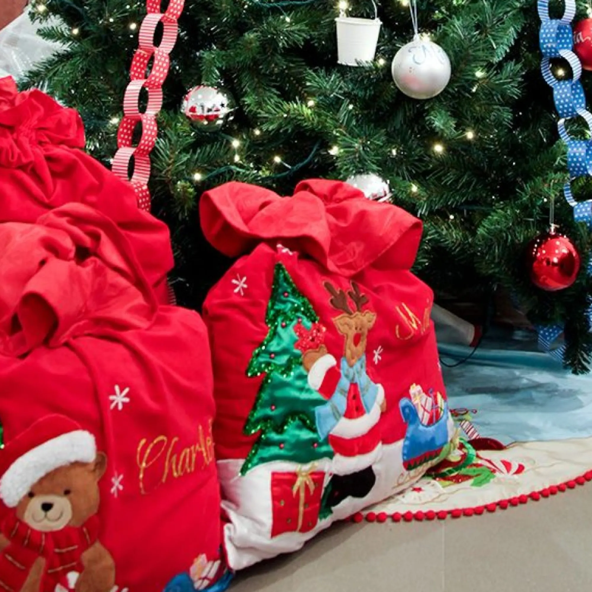 Pom Pom Beach Christmas Tree Skirt New